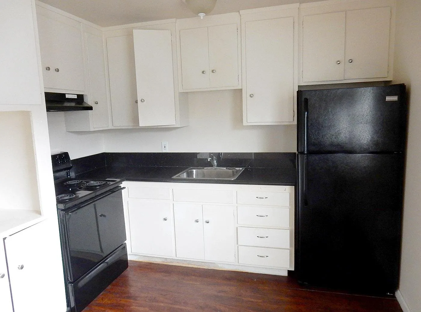 2 bed, 900 sqft, $1,595 — Photo 2