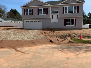 4 Fieldview Ln, Hamden, CT 06514