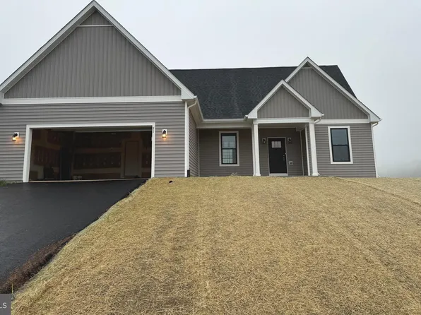 51 Lauder Dr, Martinsburg, WV 25403