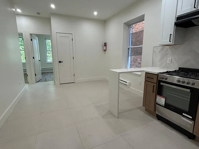 11 School St #4 — Photo 2