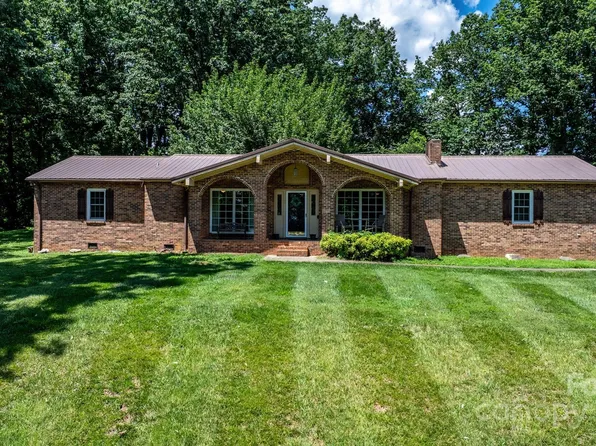 1560 Lafayette Ave, Hudson, NC 28638