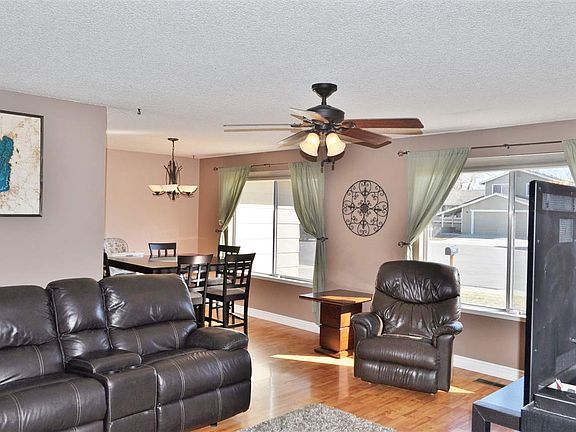 3rd image of 1016 Paisley Ct