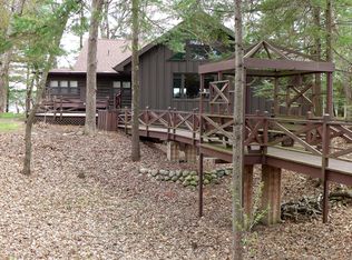 E1169 Round Lake Dr, Waupaca, WI 54981