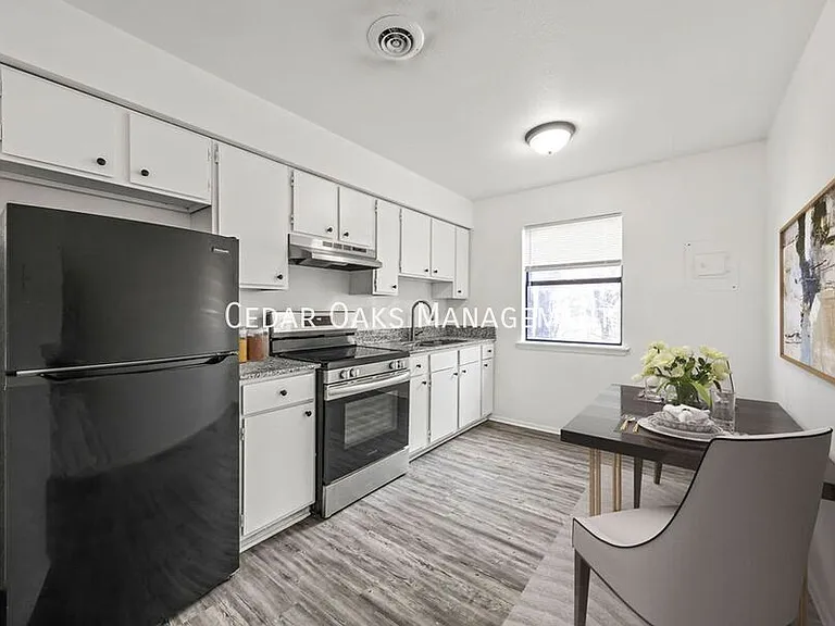 1931 W Deane St #U — Photo 1