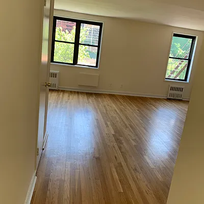 Rented by Ellman Realty Advisors | media 2