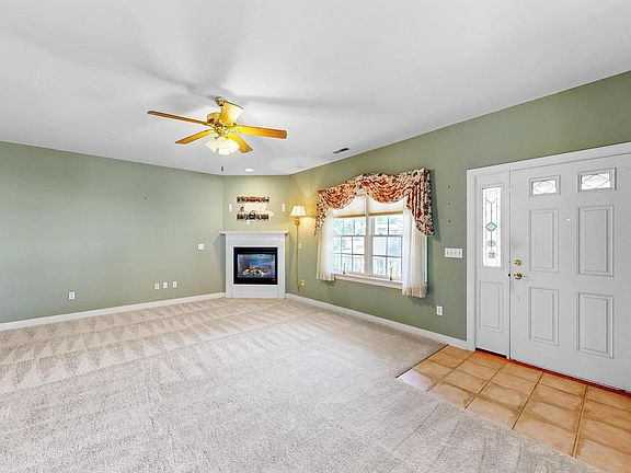 5th image of 25 Bayberry St Unit 13