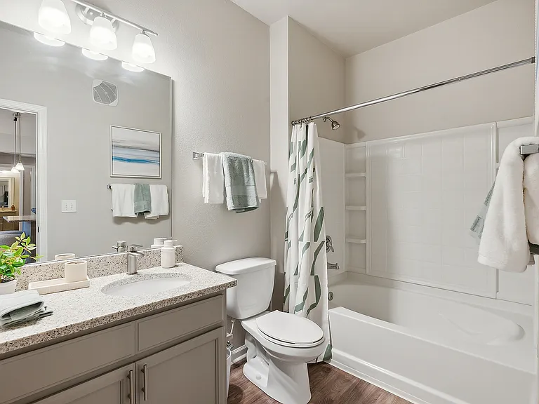 2 Bedroom Premier Garden-Renovated