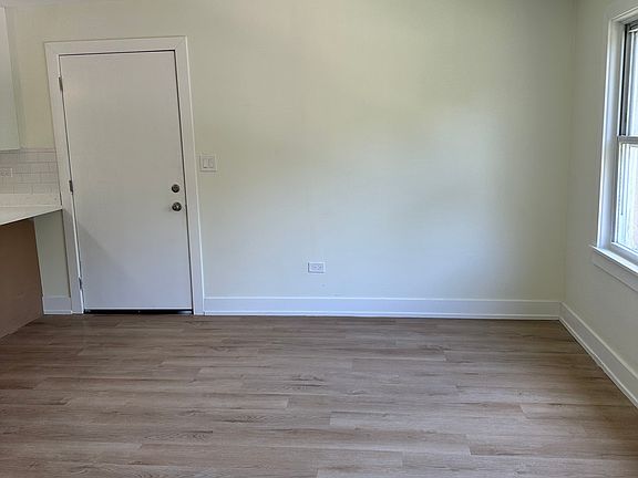 3rd image of 6123 N Ravenswood Ave APT 2