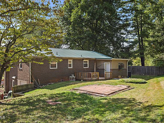 5th image of 4 Sleepy Hollow Ln