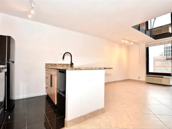 1221 N Dearborn St, Chicago, IL