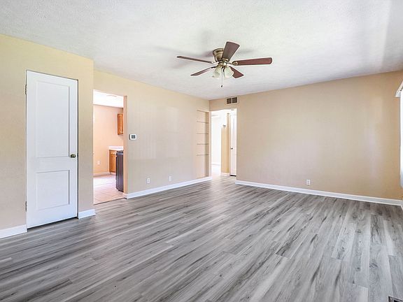 3rd image of 56644 Crescent Dr