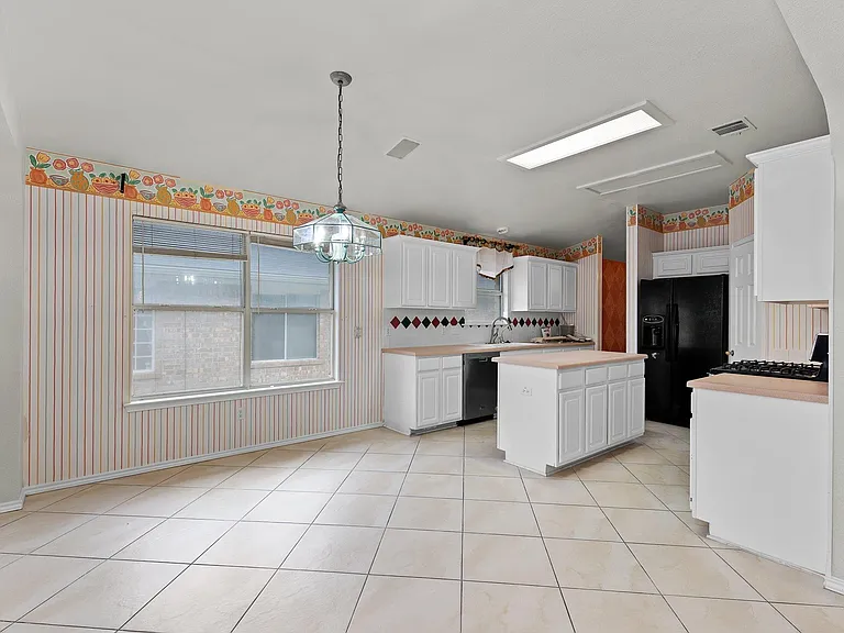 3904 Cadoz Ct — Photo 6