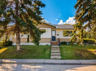 2835 E 43rd St SW, Calgary, AB T3E 3N8