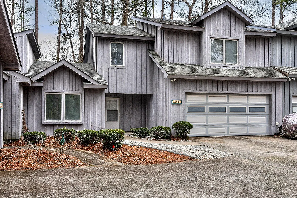 Building Photo - 3220 Summerchase Cir