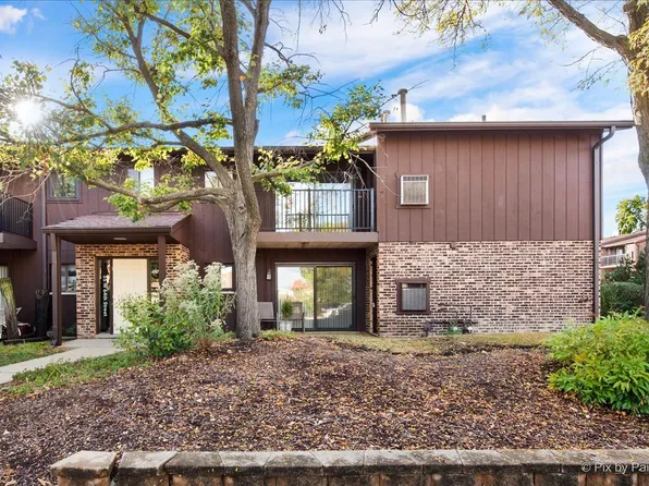 55 W 64th St APT 202, Westmont, IL 60559