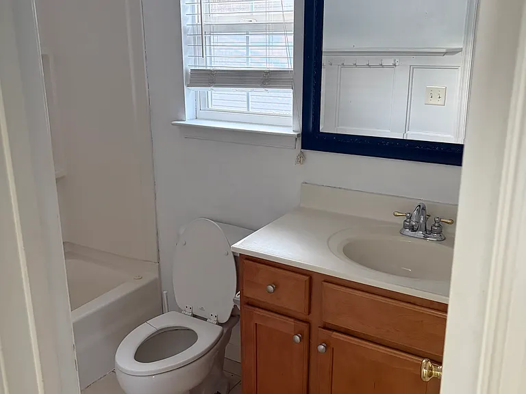 838 23rd St #B — Photo 37