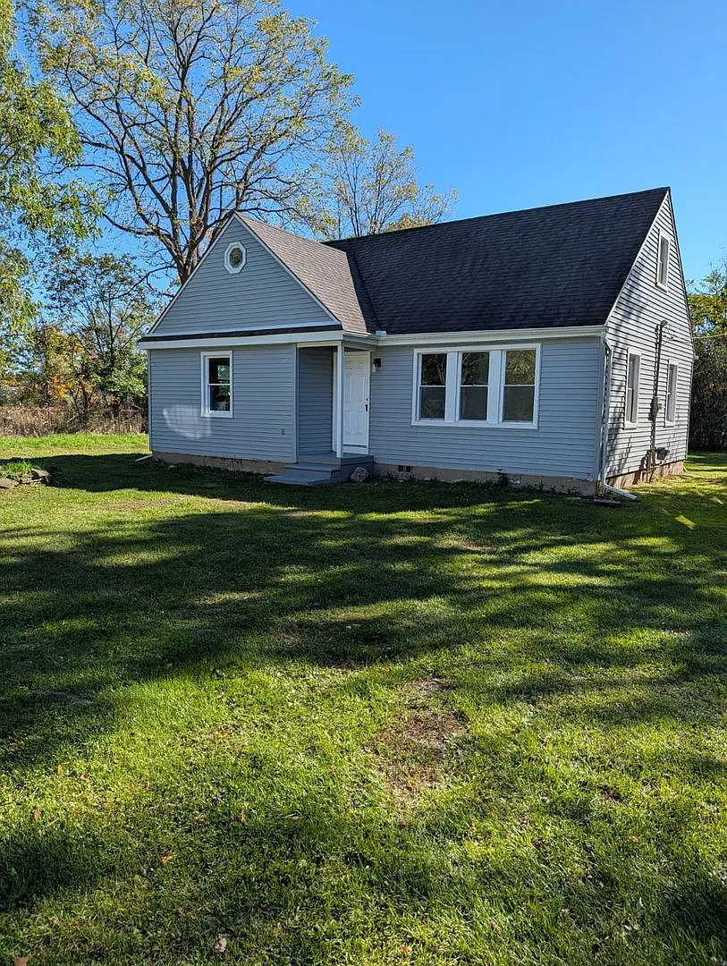 Charming & Modernized Farmington Hills Home | 3 BR, 2 BA | Fully Remodeled — Photo 1