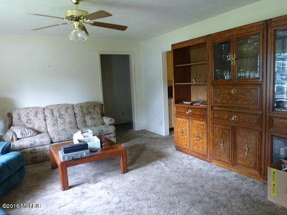 5th image of 202 S Hamilton Dr