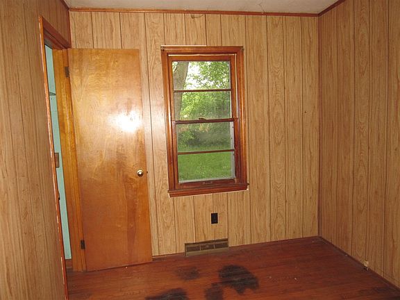 3rd image of 525 Maxie Ct