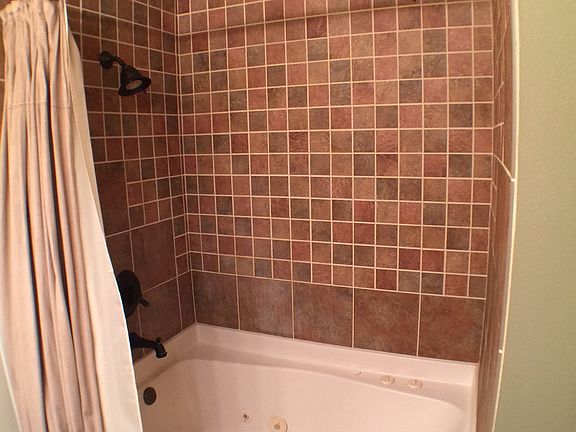 Mstr Bath Jetted Tub/Shower