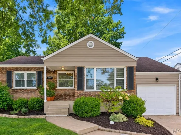 7907 E Yorkshire Dr, Saint Louis, MO 63123