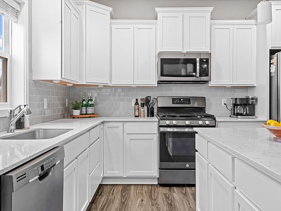 5th image of 2055 Balsam Way