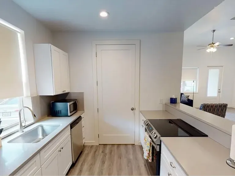 1709 Sycamore St — Photo 6