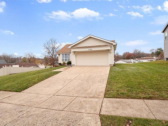 2nd image of 5181 Edgemere Dr