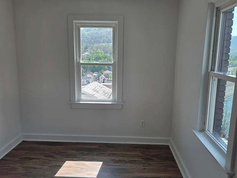 404 Walnut St #B — Photo 2