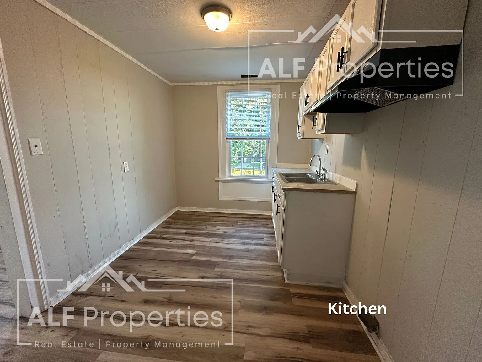 Charming 2-bedroom, 1-bath home in the Heart of Downtown — Photo 3