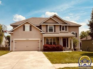 2720 SW Sherwood Park Dr, Topeka, KS 66614