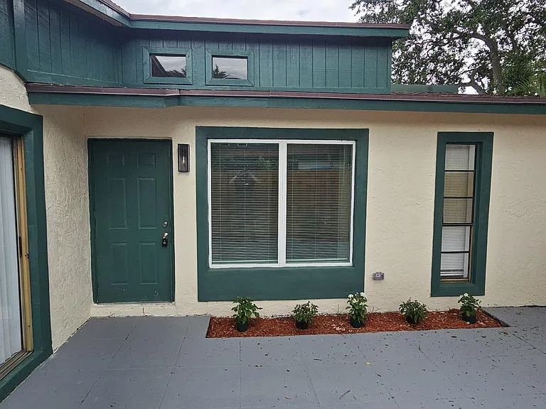 1016 Manor Dr #5C — Photo 2