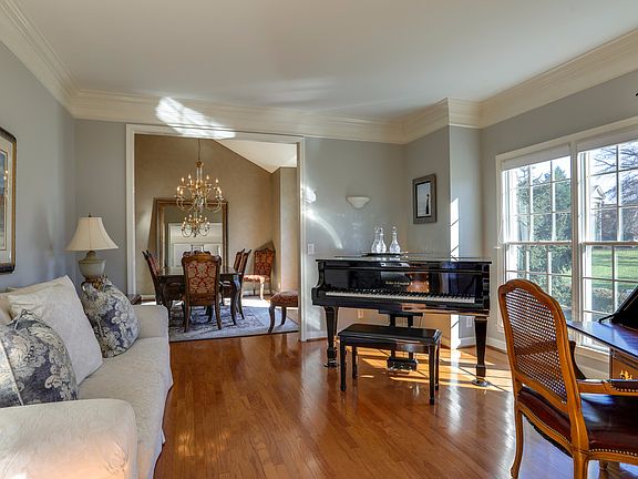 2nd image of 624 Sparrow Ct