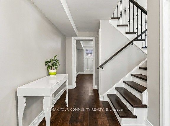 3rd image of 2 Munhall Rd
