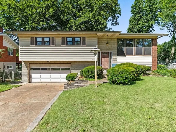9843 Briarstone Dr, Saint Louis, MO 63126