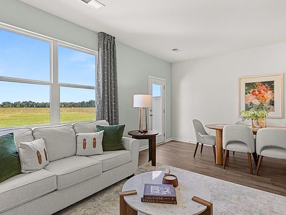 5th image of 123 Kenmore Cir