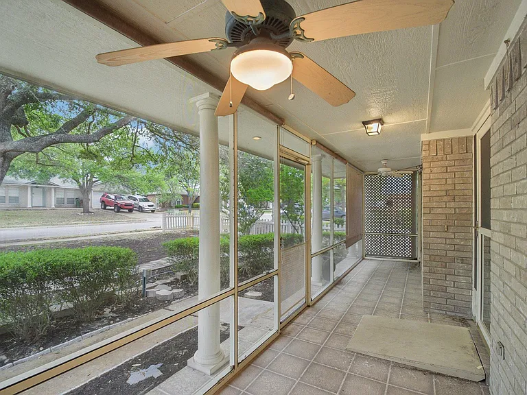 1300 Leah Ln — Photo 6