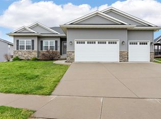 1725 Stone Creek Cir, North Liberty, IA 52317