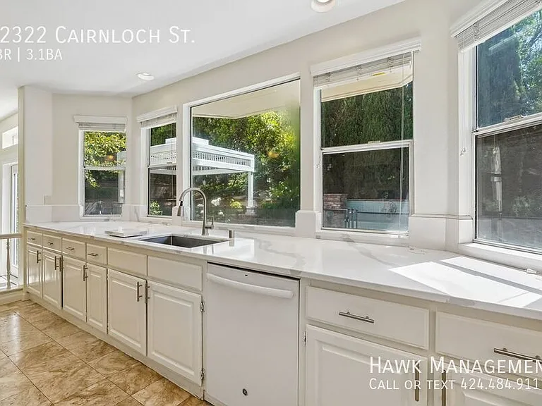 22322 Cairnloch St — Photo 31