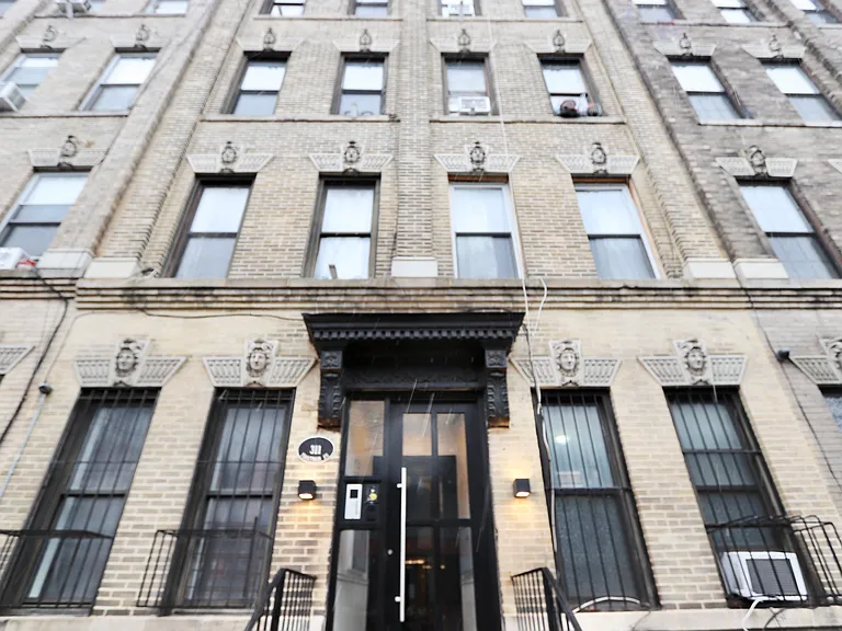 297 Troutman St #3L — Photo 16
