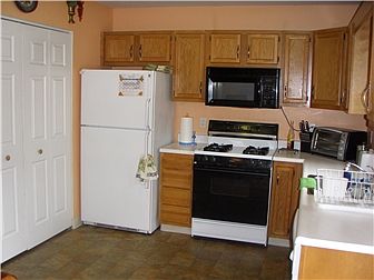 Spacious Kitchen w/ Large Pantry