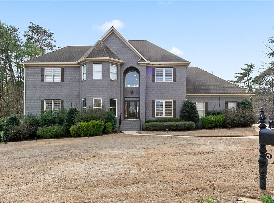 1st image of 2706 Lake Crest Dr