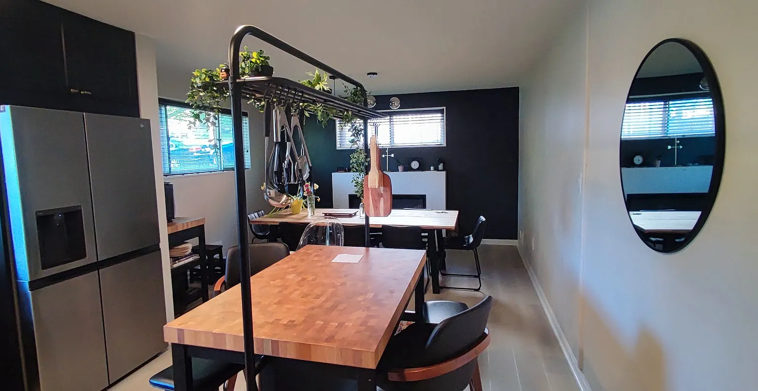 5 bed, 3.5 bath, 2300 sqft, $4,300 — Photo 2