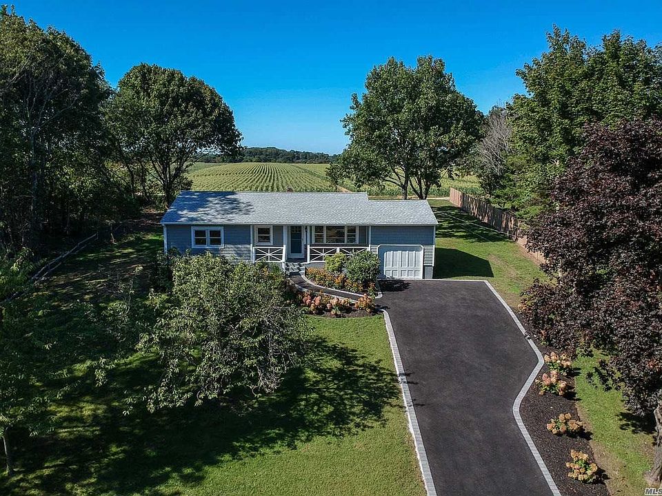 1st image of 33 Baiting Hollow Ln