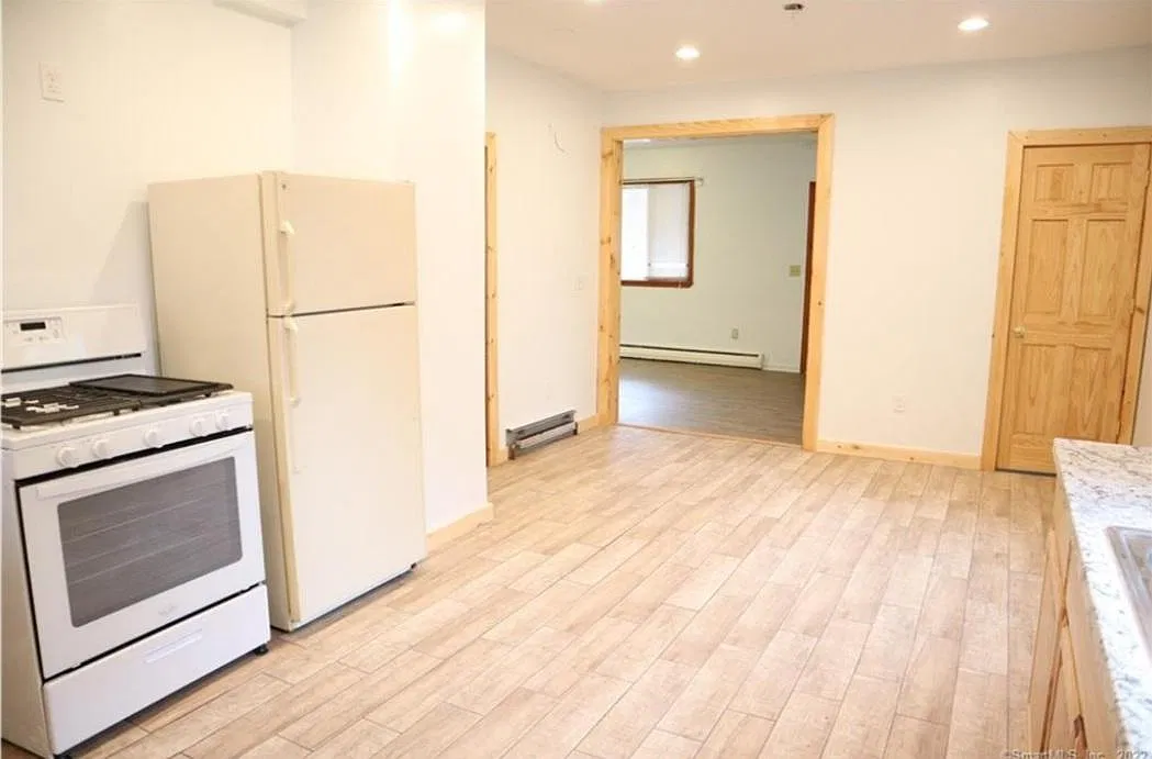 2 bed, 908 sqft, $1,550 — Photo 2