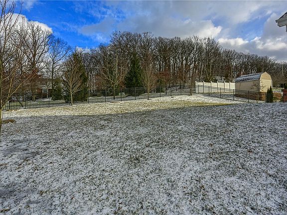 4th image of 221 Strawberry Cir