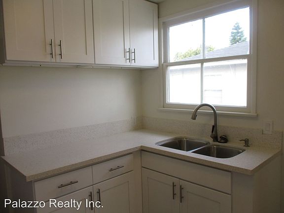 3rd image of 4445 Atlantic Ave APT 4