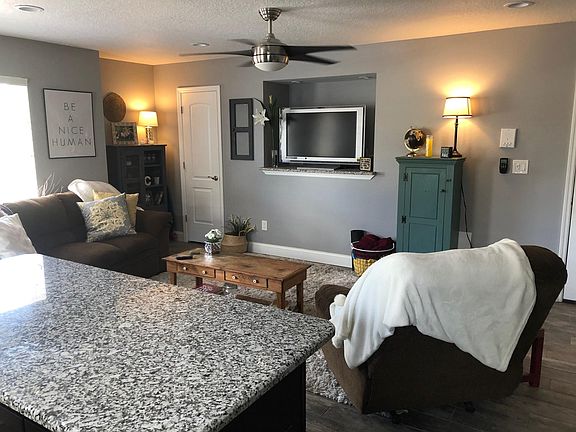 5th image of 4071 Edgewater Dr APT 3