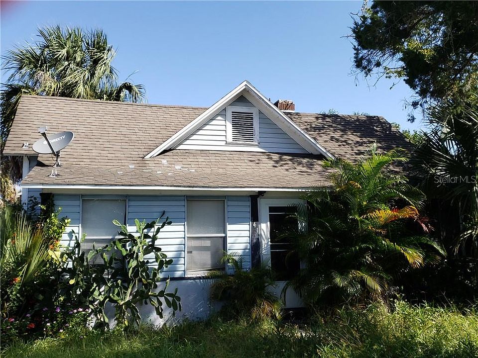 1st image of 141 Avenue E SW
