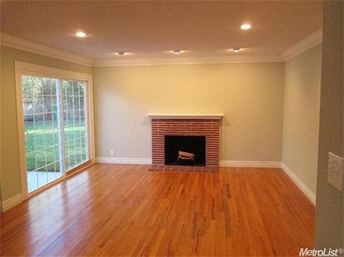 3rd image of 228 E Robinhood Dr